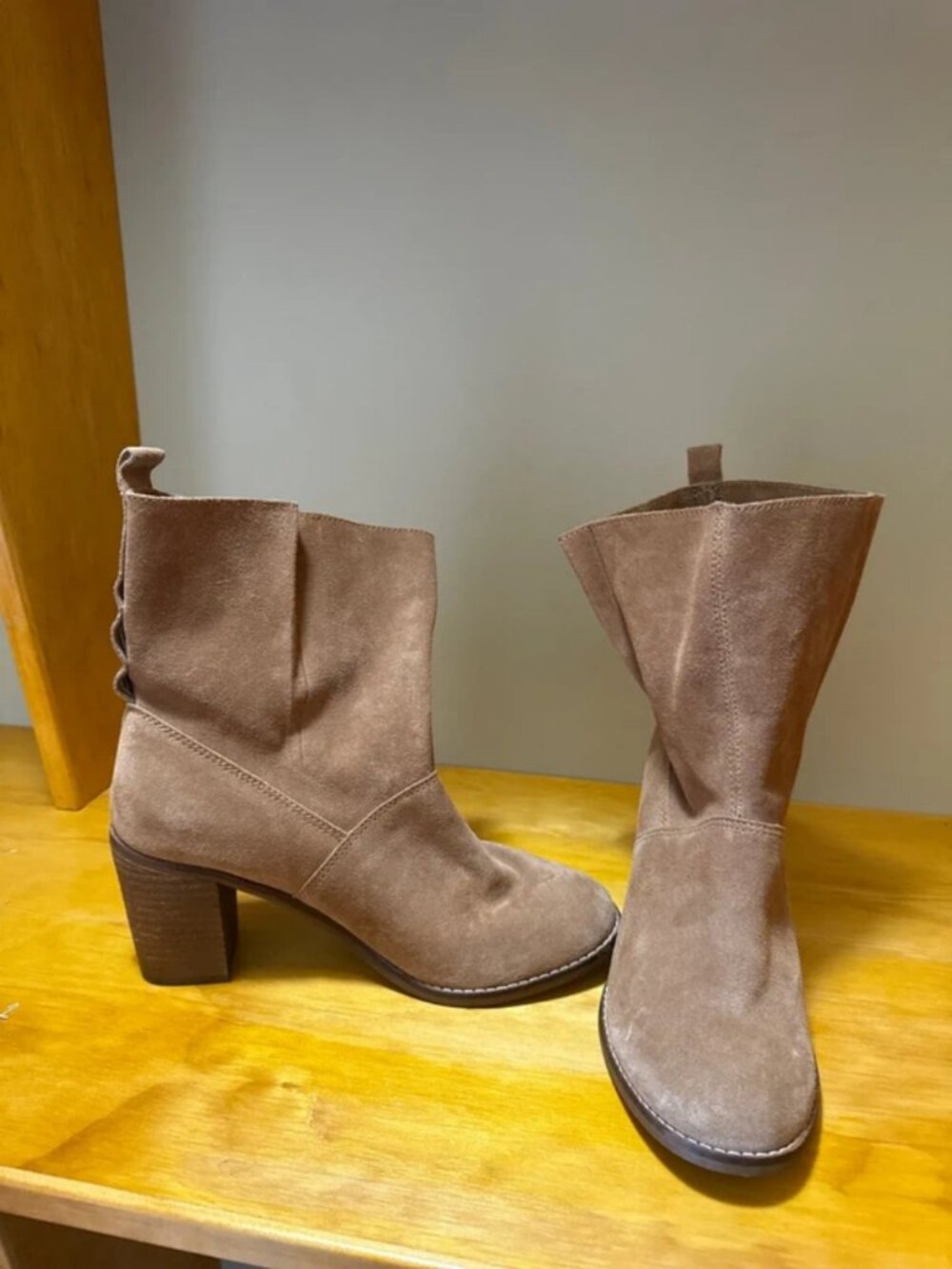 Toms Mila Womens Toffee Suede Leather Ankle Boot Wraparound Tie Bootie size 8